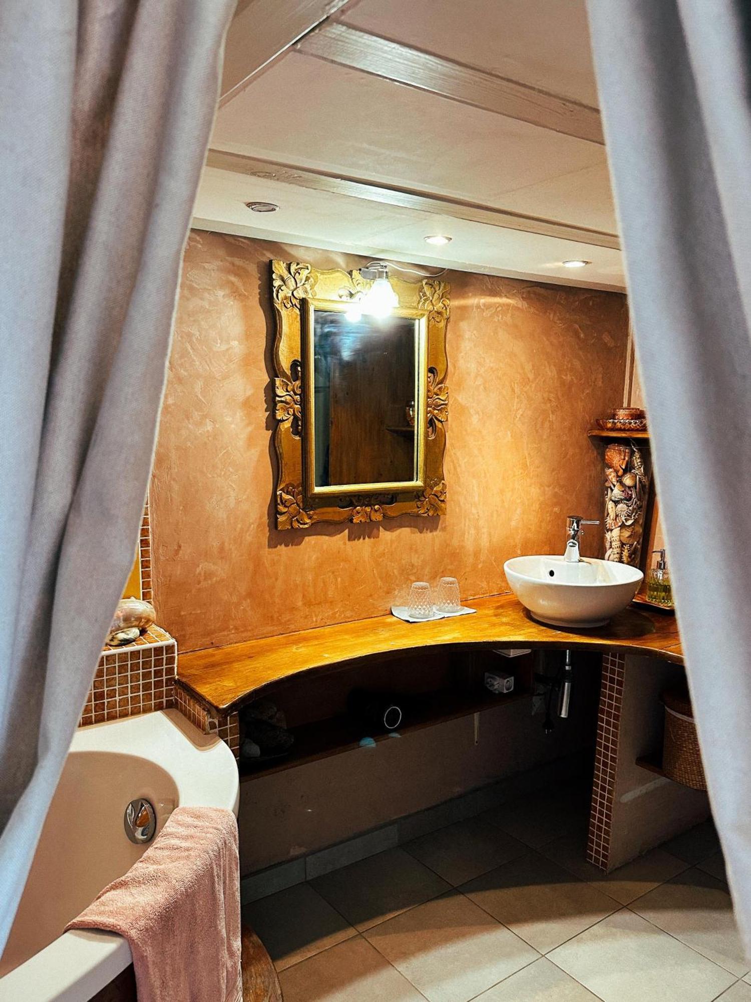 Homestay Casaluna, Dans Maison De Village Sotta